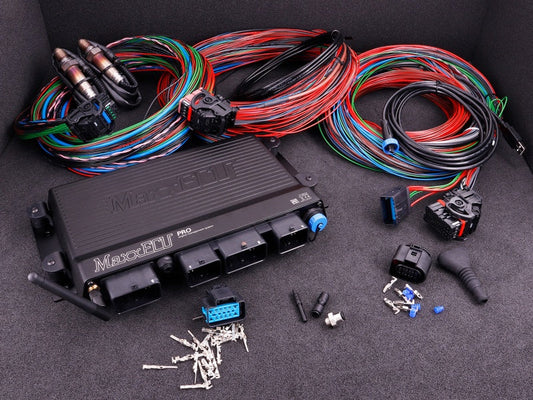 MaxxECU PRO - PREMIUM (ECU, johtosarja, lisävarusteet ja LSU 4.2)