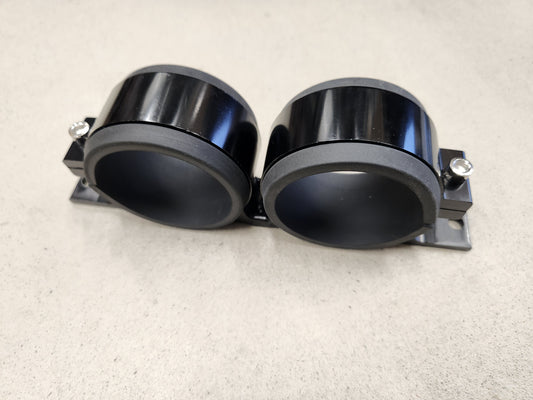 Kahdelle polttoainepumpulle teline