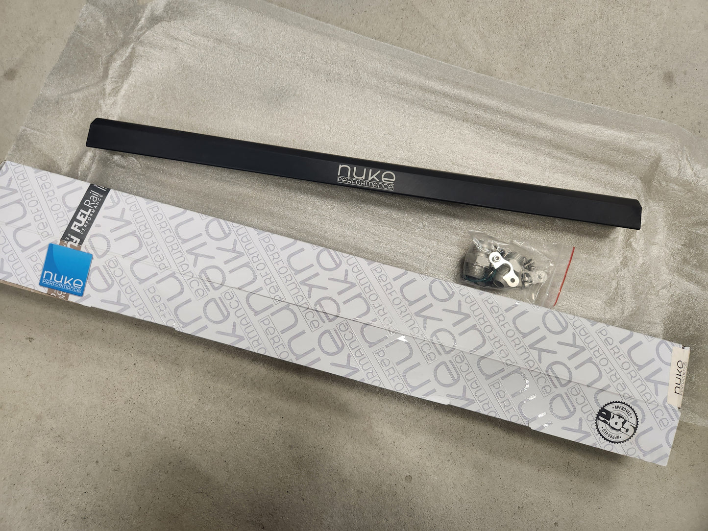 Nuke polttoainekisko, Nissan Skyline 6 syl RB26DET ASIAKASPALAUTUS (pieniä naarmuja)