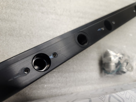 Nuke polttoainekisko, Nissan Skyline 6 syl RB26DET ASIAKASPALAUTUS (pieniä naarmuja)