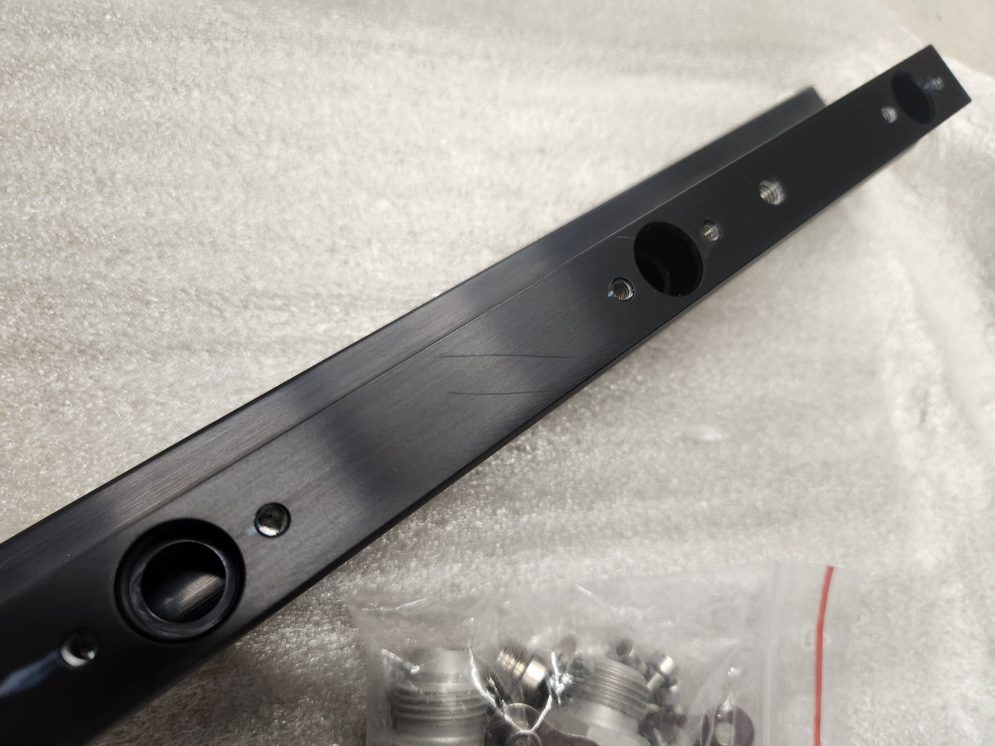 Nuke polttoainekisko, Nissan Skyline 6 syl RB26DET ASIAKASPALAUTUS (pieniä naarmuja)