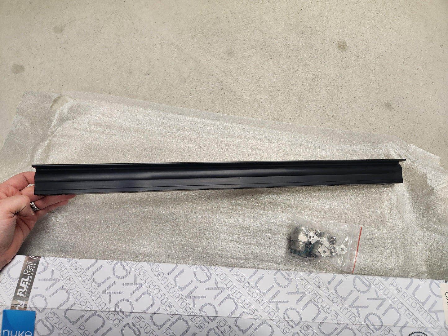 Nuke polttoainekisko, Nissan Skyline 6 syl RB26DET ASIAKASPALAUTUS (pieniä naarmuja)