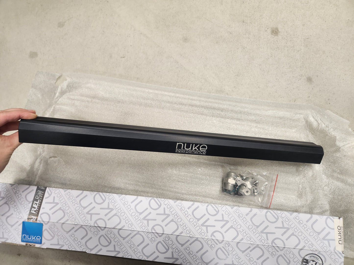 Nuke polttoainekisko, Nissan Skyline 6 syl RB26DET ASIAKASPALAUTUS (pieniä naarmuja)