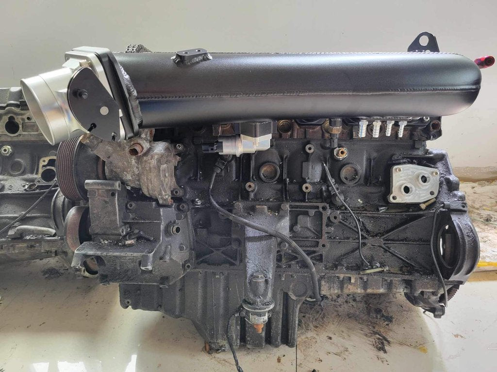 Imusarja Mercedes-Benz M104 (Musta)