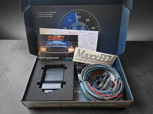 MaxxECU SPORT - PREMIUM (ECU, johtosarja, lisävarusteet ja LSU 4.2)